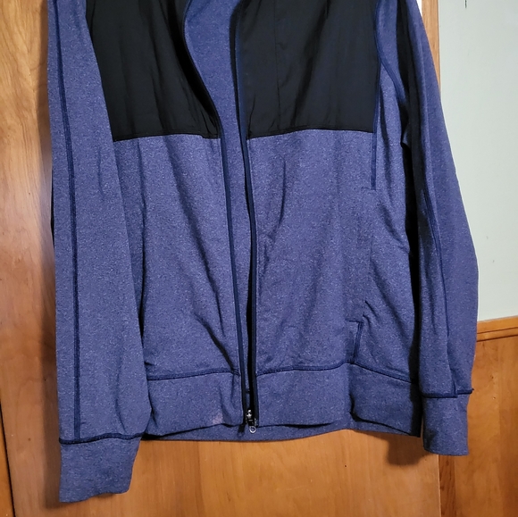 Lululemon - Picture 2 of 6